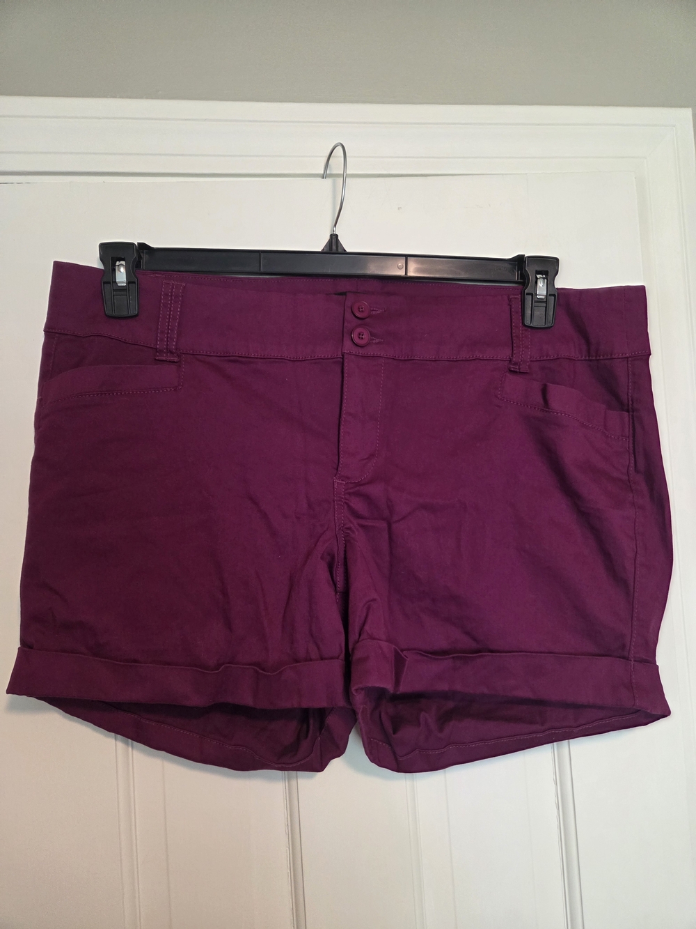 torrid Women's purple/Magenta Roll-Hem Shorts size 20